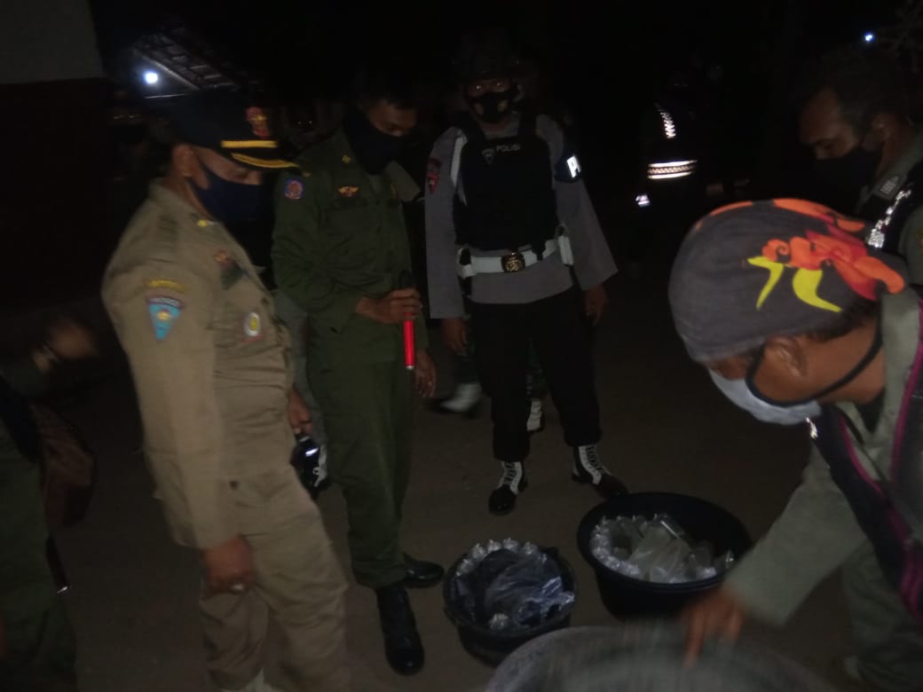 150 liter BB Miras diamankan Petugas Gabungan Satpol PP, TNI, Polri dan Kejaksaan Lotim Dalam Kegiatan Oprasi Yustisi