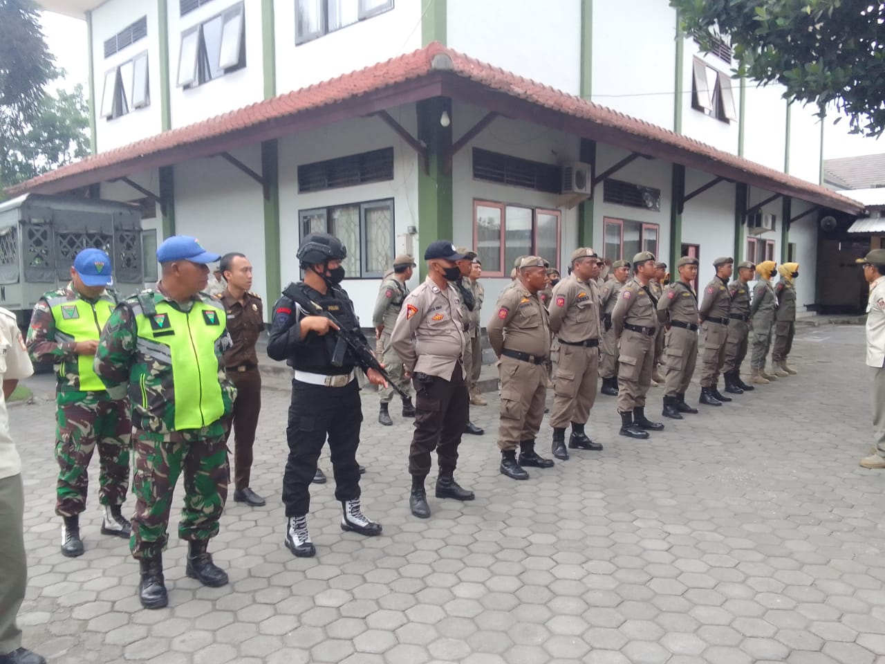 Operasi Yustisi Gabungan Satpol PP Lotim menyasar dibeberapa tempat di wilayah Kab.Lombok Timur